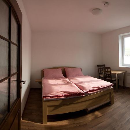 Hotel Penzion u sklepů Hovorany Esterno foto