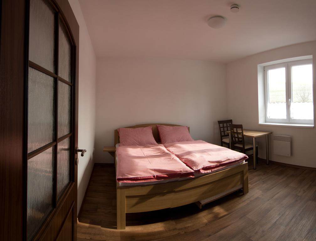 Hotel Penzion u sklepů Hovorany Esterno foto