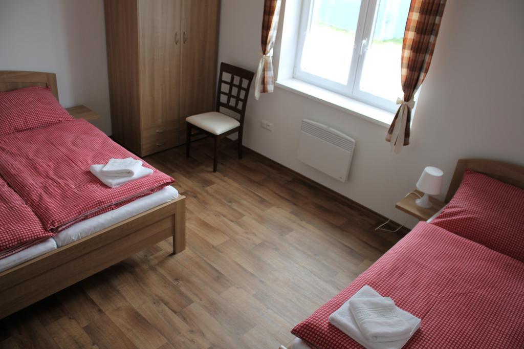 Hotel Penzion u sklepů Hovorany Esterno foto