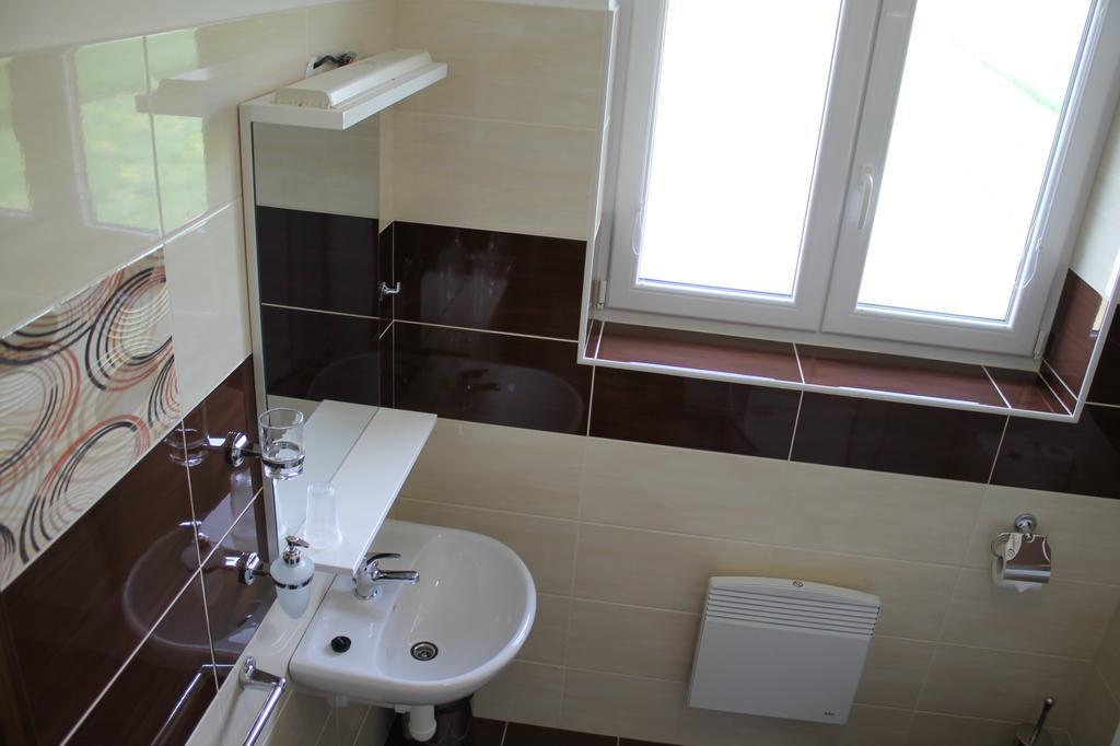 Hotel Penzion u sklepů Hovorany Esterno foto