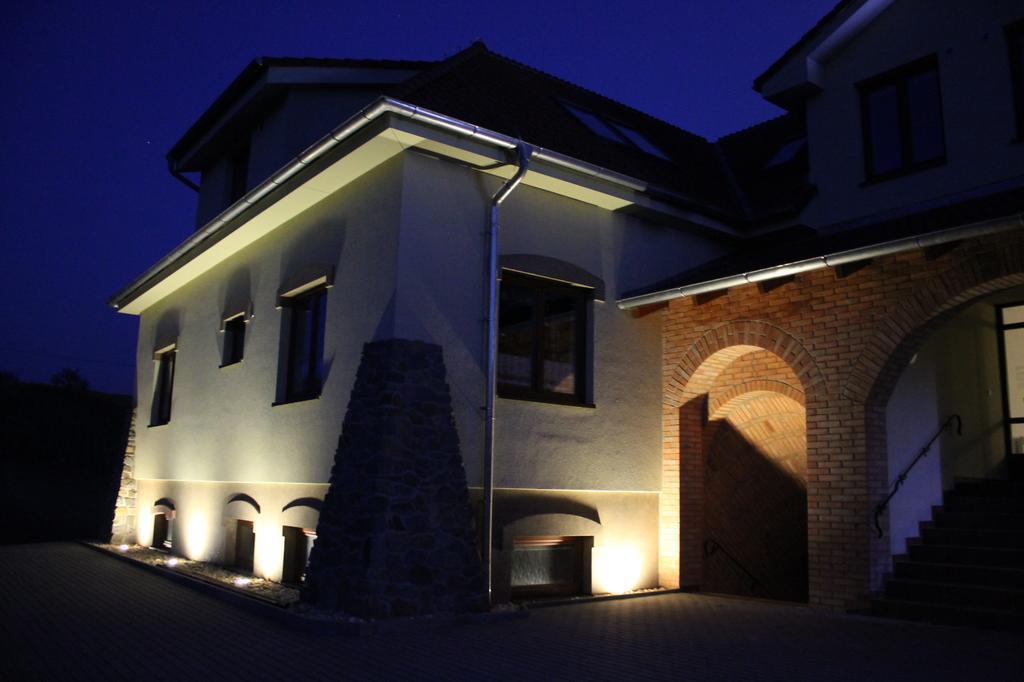 Hotel Penzion u sklepů Hovorany Esterno foto