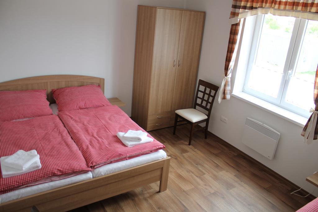 Hotel Penzion u sklepů Hovorany Esterno foto