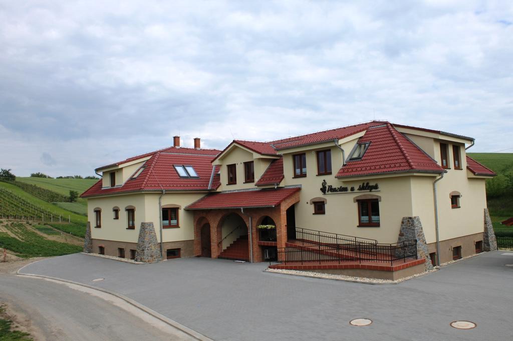 Hotel Penzion u sklepů Hovorany Esterno foto