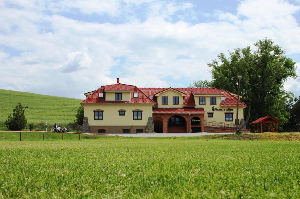 Hotel Penzion u sklepů Hovorany Esterno foto