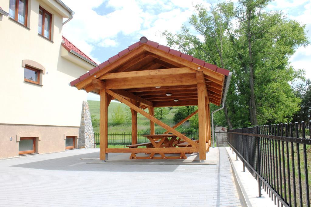 Hotel Penzion u sklepů Hovorany Esterno foto